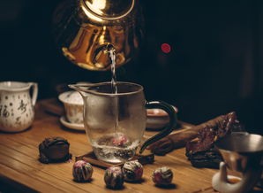 在传统文化的光影中，品最美的人生：以笑傲乾坤酒一壶的主题探讨中国酒文化的深远影响