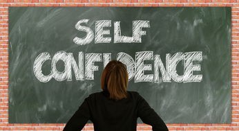 以奋斗为咏唱：解读那些鼓励我们勇往直前的奋斗名言名句的深度意义和生活启示