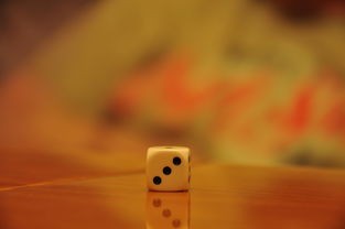 (骰子战争和球球英雄)探讨骰子战争与球球英雄的游戏设计差异与玩家体验对比分析