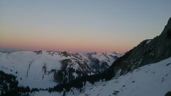 (“忽闻海上有仙山,山在虚无缥缈间”)忽闻海上有神仙，仰望蔚蓝天空探寻传说中的神秘力量