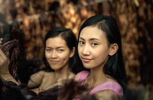 (在茜色世界与君咏唱官网)在茜色世界中与君咏唱：探寻日本服饰文化的魅力